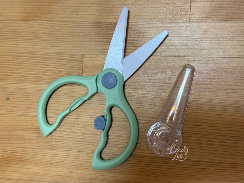 [育兒] 媽咪學苑【赫媽咪寶寶矽膠餐具組+水杯+剪刀+恐龍組